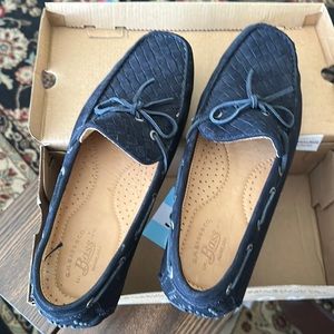 G.H. Bass & Co men’s blue slip on